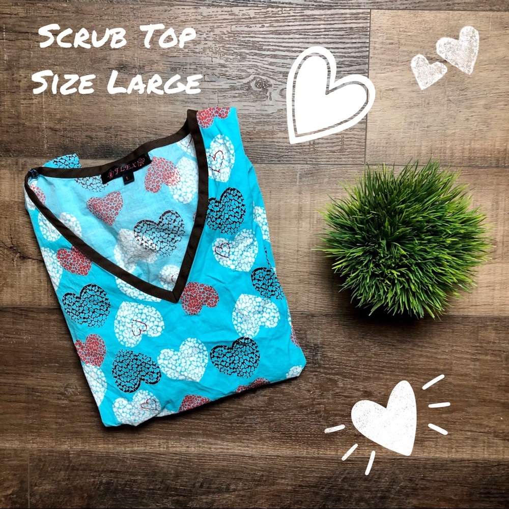 Adorable Scrub Top Size Large!! Heart Pattern! ❣️